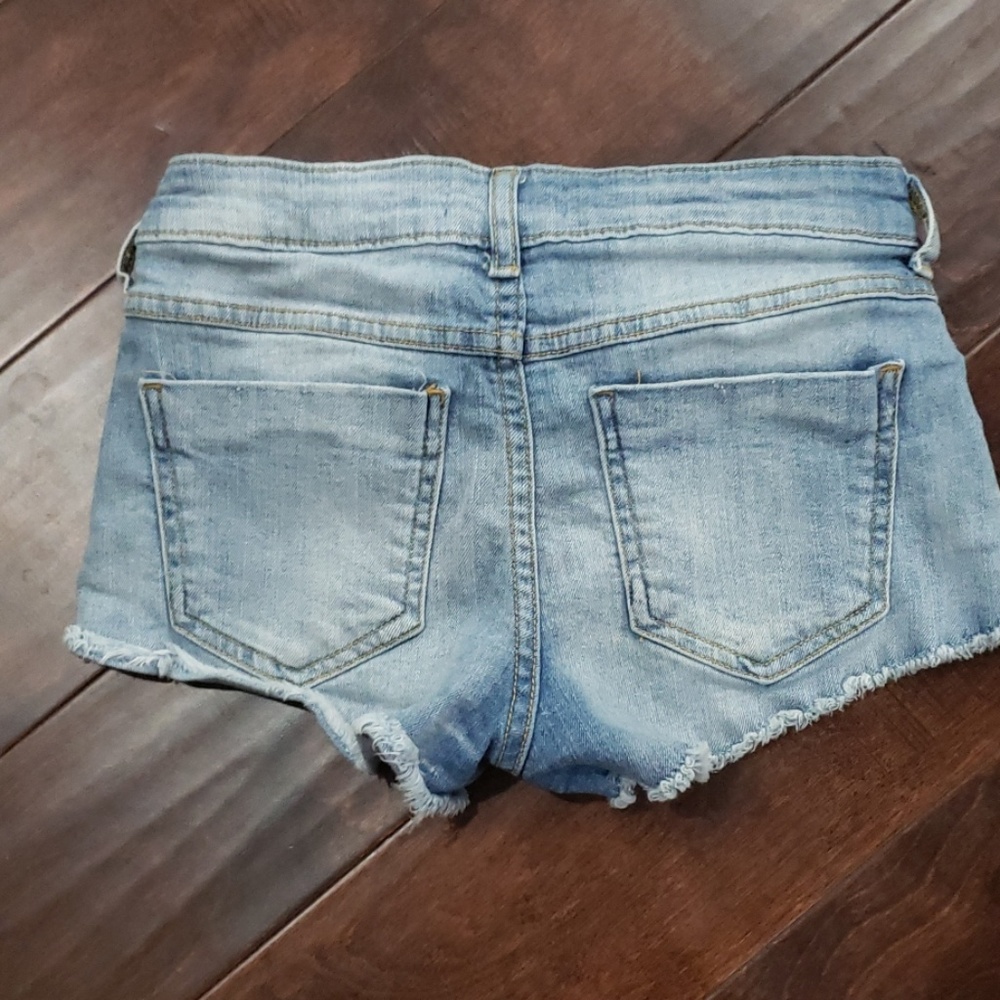 Shorts - Picture 2 of 3